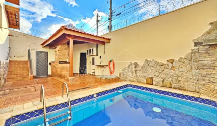 Casa térrea de 180m² de área construida à venda, próximo à Avenida Caramuru - Bairro Alto da Boa Vista, Ribeirão Preto/SP.