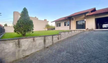 Casa com 3 dormitórios à venda no bairro Estados em Timbó/SC