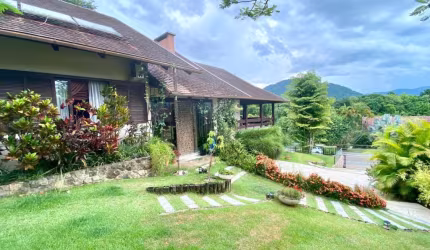 Casa com 3 dormitórios à venda no bairro Centro em Timbó/SC