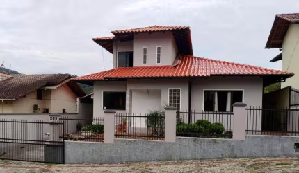 Casa com 3 dormitórios à venda no bairro Quintino em Timbó/SC