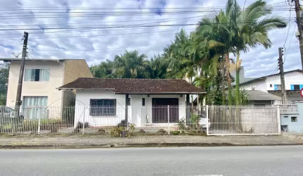 Casa com 1 dormitório à venda no bairro Centro em Timbó/SC