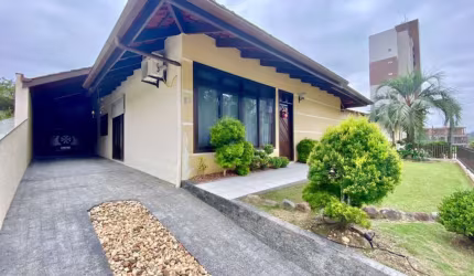 Casa com 3 dormitórios à venda no bairro Capitais em Timbó/SC