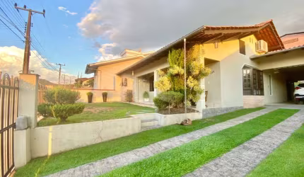 Casa com 3 dormitórios à venda no bairro Nações em Timbó/SC