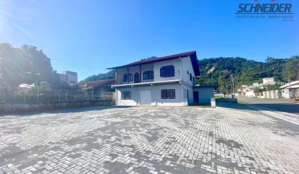Prédio comercial à venda no bairro Estados em Indaial/SC