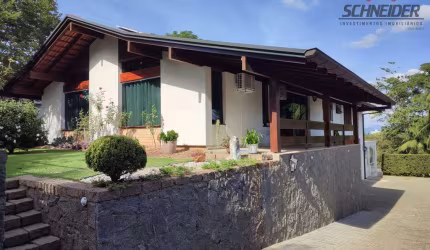 Casa com 3 dormitórios à venda no bairro Centro em Timbó/SC