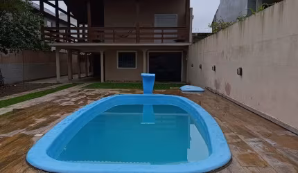 Oportunidade na Praia da Pinheira com Piscina e 5 quartos