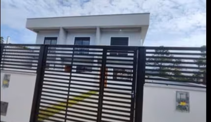 Sobrado de alto padrão no Schutz/ Aririu