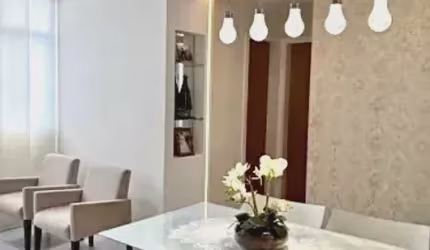 Lindo Apartamento Mobiliado 2/4 Suíte + Quarto de serviço - em Capim Macio