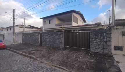 Oportunidade! Casa 4/4 Duplex 2 Em 1 em Lagoa Nova