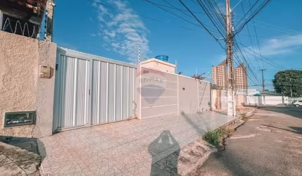 Belíssima Casa à Venda em Candelária, Natal-RN