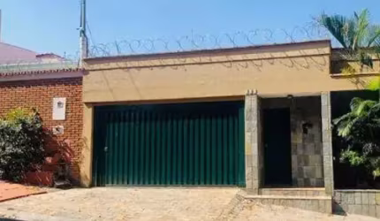 Casa à Venda no Jardim Macedo - Ribeirão Preto