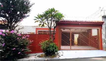 Casa a veda, no Bairro Independência, na cidade de Ribeirão Preto.