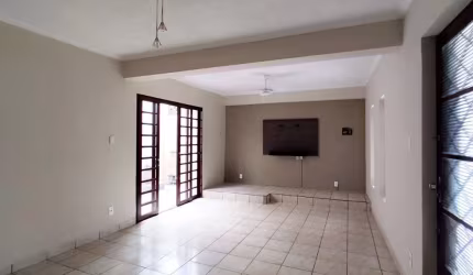 Casa à Venda R$ 285.00,00. Localização, Adelino Simione, Ribeirão Preto - SP