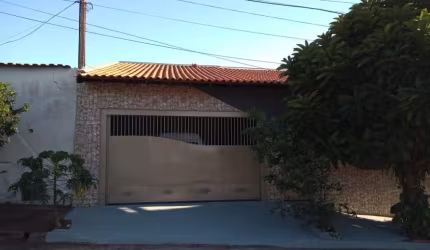 Casa à Venda – R$ 400.000,00. Localização: Bairro Arlindo Laguna, Ribeirão Preto - SP