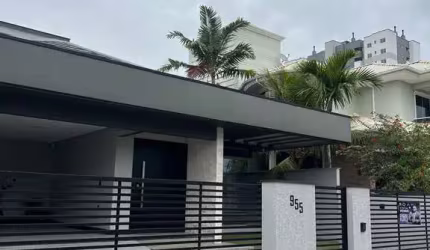 Apartamento à venda no bairro Pedra Branca - Palhoça/SC