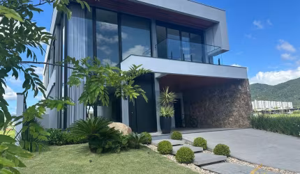 Casa Alto Padrão no Condomínio Reserva da Pedra
