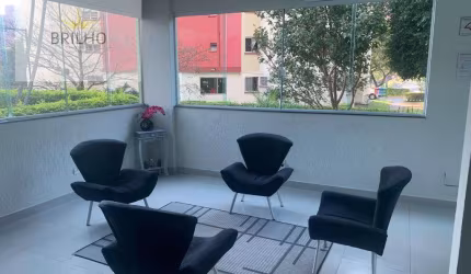Apartamento em Jardim Joelma  -  Osasco   Lindo apartamento à venda com 2 dormitórios, sala com sanca, cozinha com passa-prato e armário planejado, área de serviço, banheiro e 1 vaga de garagem. O Con