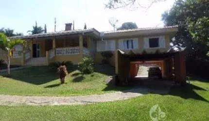 BELÍSSIMA CHÁCARA À VENDA NO CAXAMBU EM JUNDIAÍ - A/C 410 m² em área de 1950 m², na melhor localização do Bairro.