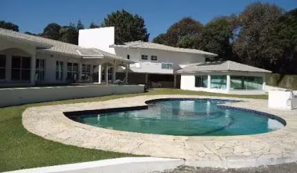 BELÍSSIMA CASA DE ALTO PADRÃO À VENDA NA MALOTA EM JUNDIAÍ - AU 1.081 M² - TE 5000 m², ao pé da Serra do Japi. Projeto arquitetônico, paisagismo, lazer.
