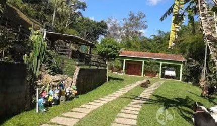 CHÁCARA À VENDA NO JD. EUROPA EM CAMPO LIMPO PTA. - 12 mil m², toda murada e cercada; casa sede, casa de caseiro, lazer.