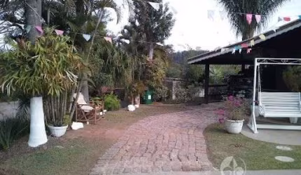 BELÍSSIMA CHÁCARA À VENDA NO VISTA ALEGRE EM JUNDIAÍ - AT: 1.200 m², 02 dormitórios, vagas, piscina, muito verde.
