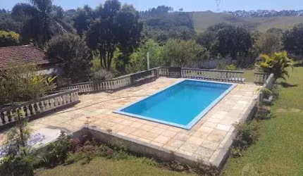 BELÍSSIMA CHÁCARA À VENDA EM JARINU SP - A/T 6.650,00 m² - A/C 471,00 m², casa sede c/ 04 dormitórios, casa de caseiro, piscina, campo de futebol, área gourmet, excelente localização. estuda permuta p
