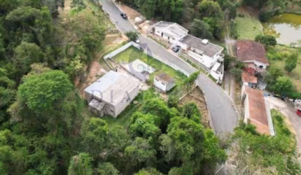 CHÁCARA À VENDA NO JARDIM COPACABANA EM JUNDIAÍ - TE 2.450 m². Localizada ao pé da Serra do Japi  em um dos locais mais tranquilos e belos da região