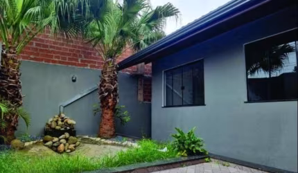 Linda casa à venda com churrasqueira no bairro Francisco Gorski!