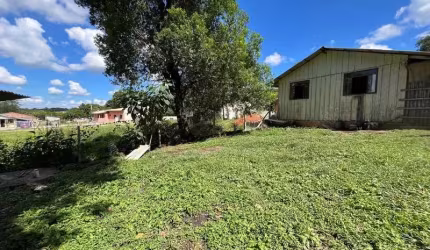 CASA COM TERRENO ESPAÇOSO NOS PESSEGUEIROS/BUGRE