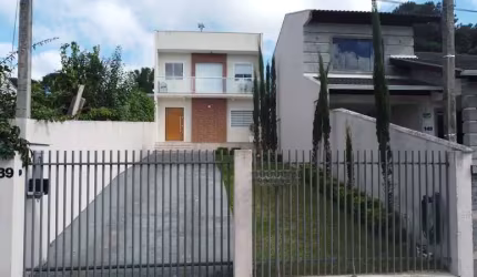 Lindo sobrado com acabamento impecável e ótima localização!