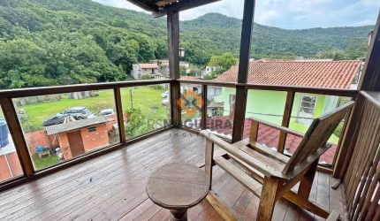 Kitnet com sacada para locação na Lagoa da Conceição!