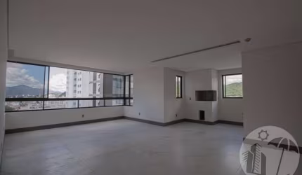 Apartamento com 3 Suítes e 2 Vagas alto padrão na 2a quadra