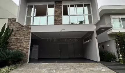Casa em Condomínio à 250m da Praia