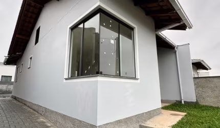 CASA COM SUÍTE