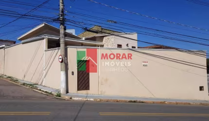 Casa com 3 quartos à venda na Magalhães, 111, Centro, Vinhedo, 305 m2 por R$ 1.050.000