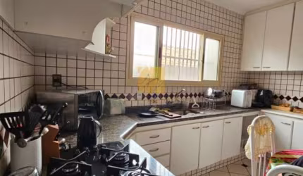 CASA com 03 quartos para VENDA
