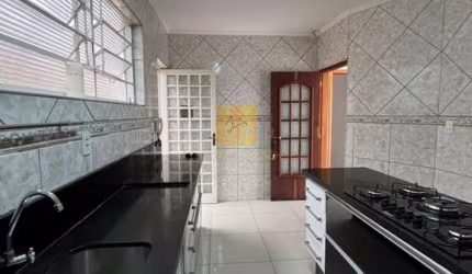 CASA com 04 quartos para VENDA