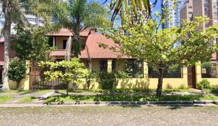 Casa para Venda em Torres, Praia Grande, 3 dormitórios, 1 suíte, 2 banheiros, 3 vagas