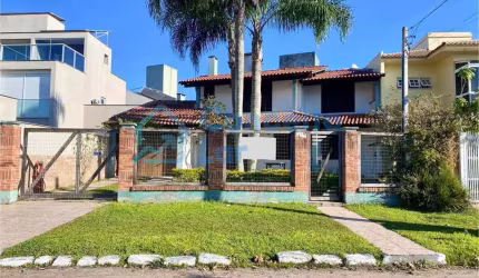 Casa para Venda em Torres, Praia da Cal, 4 dormitórios, 1 suíte, 5 banheiros, 2 vagas