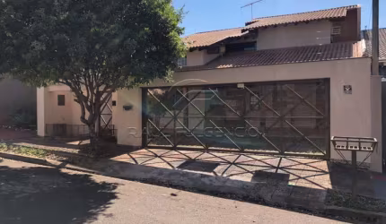 Sobrado 4 Dormitórios com Piscina