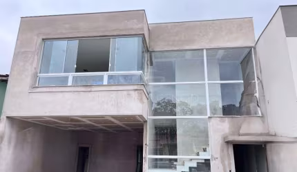 Sala Comercial para Alugar em Santa Rosa, Londrina | 4 Salas, 1 Banheiro, 4 Garagens