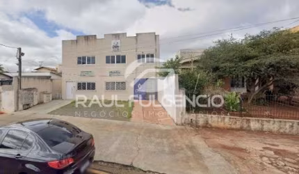 Imóvel comercial na Avenida São João com 2 pavimentos