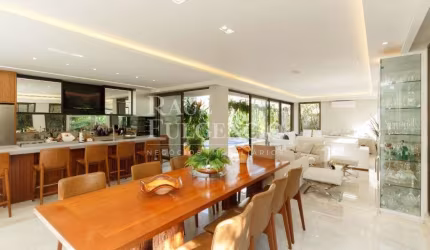 Casa em Condomínio para locação com 5 suítes  350 m²