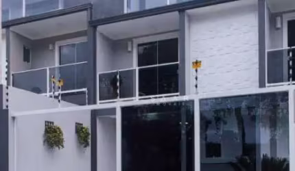 Sobrado com 3 dormitórios à venda, 116 m² por R$ 900.000 - Capão Raso - Curitiba/PR