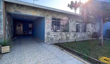 Casa com 04 quartos, sendo 01 suíte, no Portão