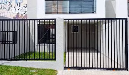 Sobrado com 3 dormitórios à venda, 105 m² por R$ 690.000,00 - Pinheirinho - Curitiba/PR