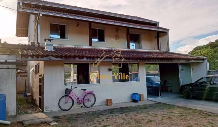 Casa com Três Quartos no Parque Guarani