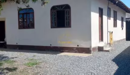 Casa com suíte mais dois quartos no Aventureiro