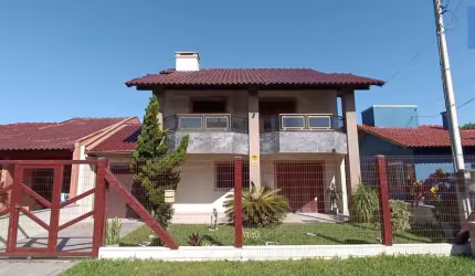 Casa 3 dormitórios em Capão Novo