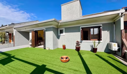 Casa 3 dormitórios próxima ao mar
